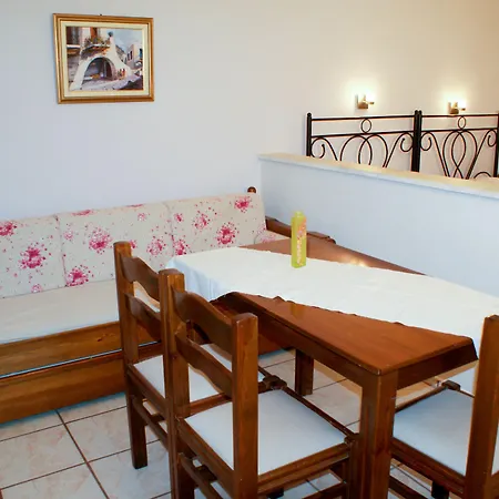 Arni Andros - αρνη Apartman Bací